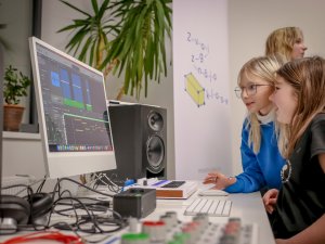 Siguldas 1. pamatskolā atklāta pirmā “Zvaigznāja klases” digitālā mūzikas stacija Latvijā