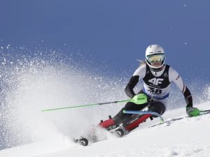 Novadniece Dženifera Ģērmane uzvar Eiropas kausa sacensībās kalnu slēpošanā