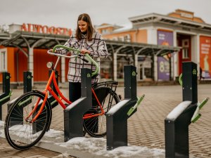 Sigulda sniedz jaunu, unikālu iespēju velosipēdistiem – viedo velonovietni